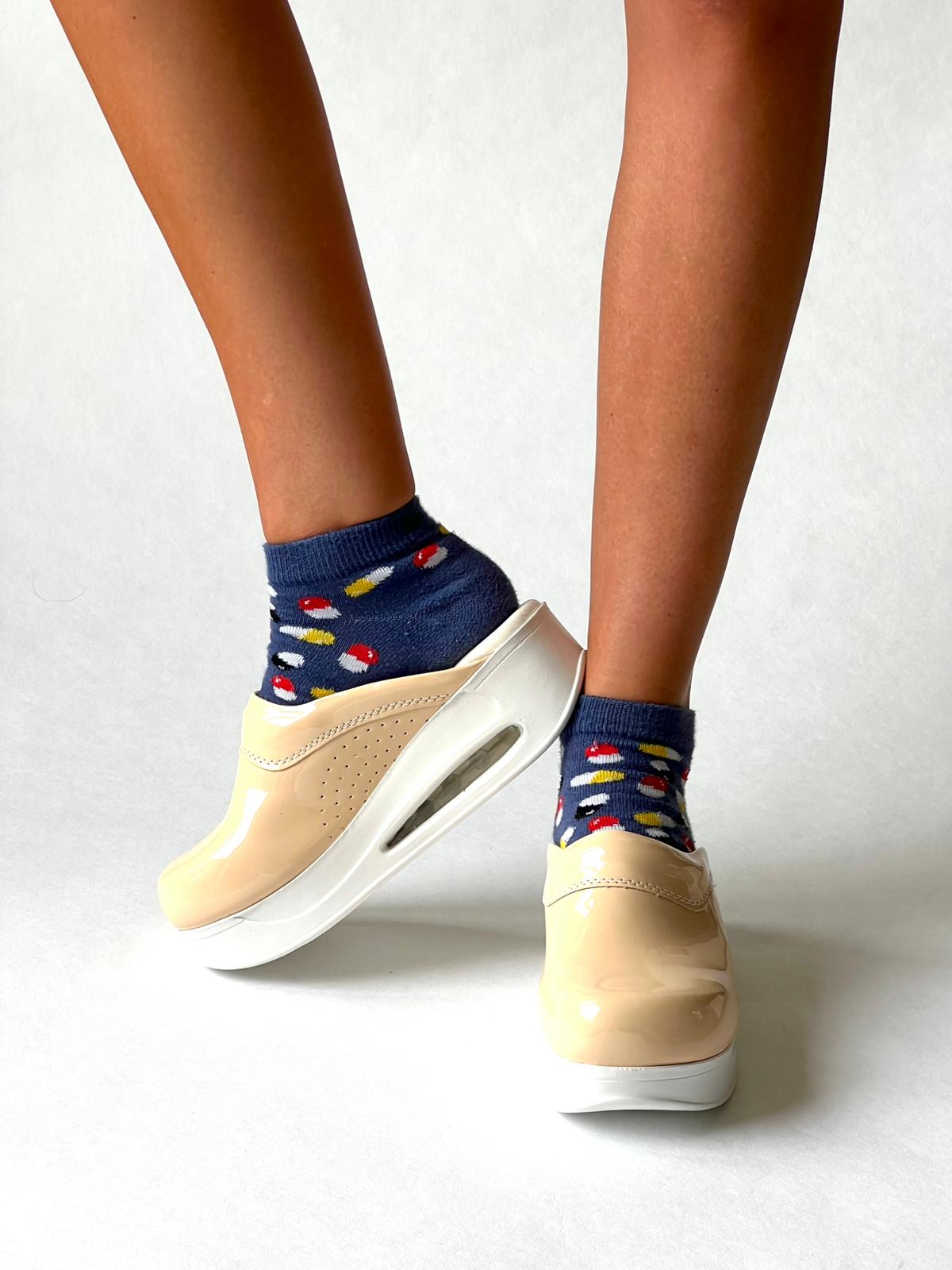 Airmeds solid cream lacquer clogs