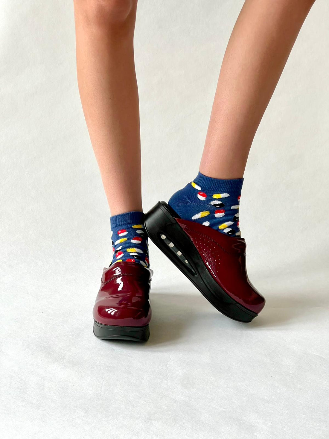 Airmeds plain Bordeaux patent clogs