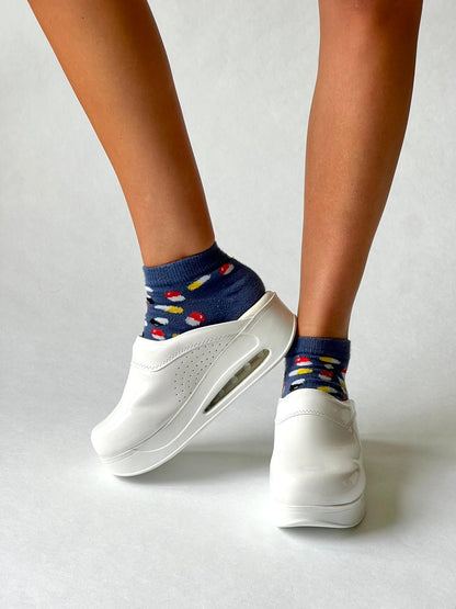 Airmeds solid white lacquer clogs