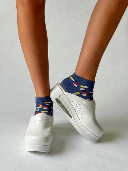 Airmeds solid white lacquer clogs