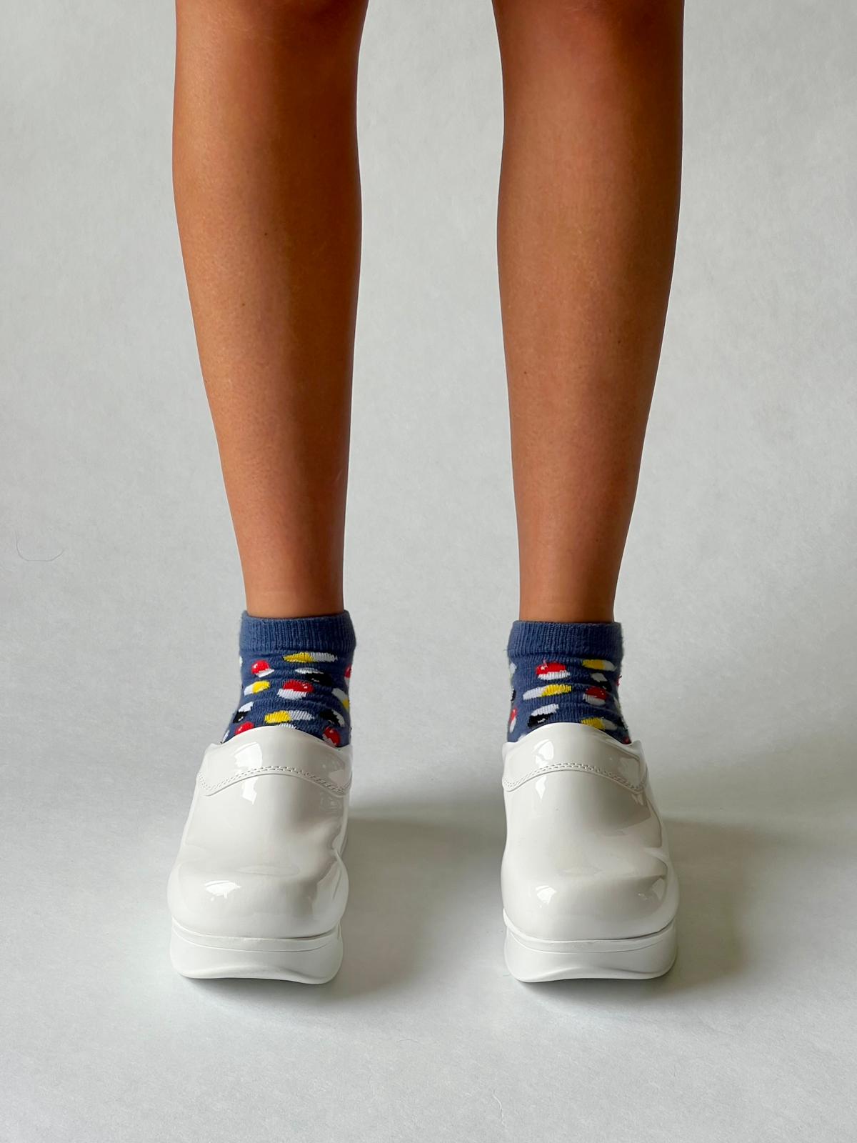 Airmeds solid white lacquer clogs
