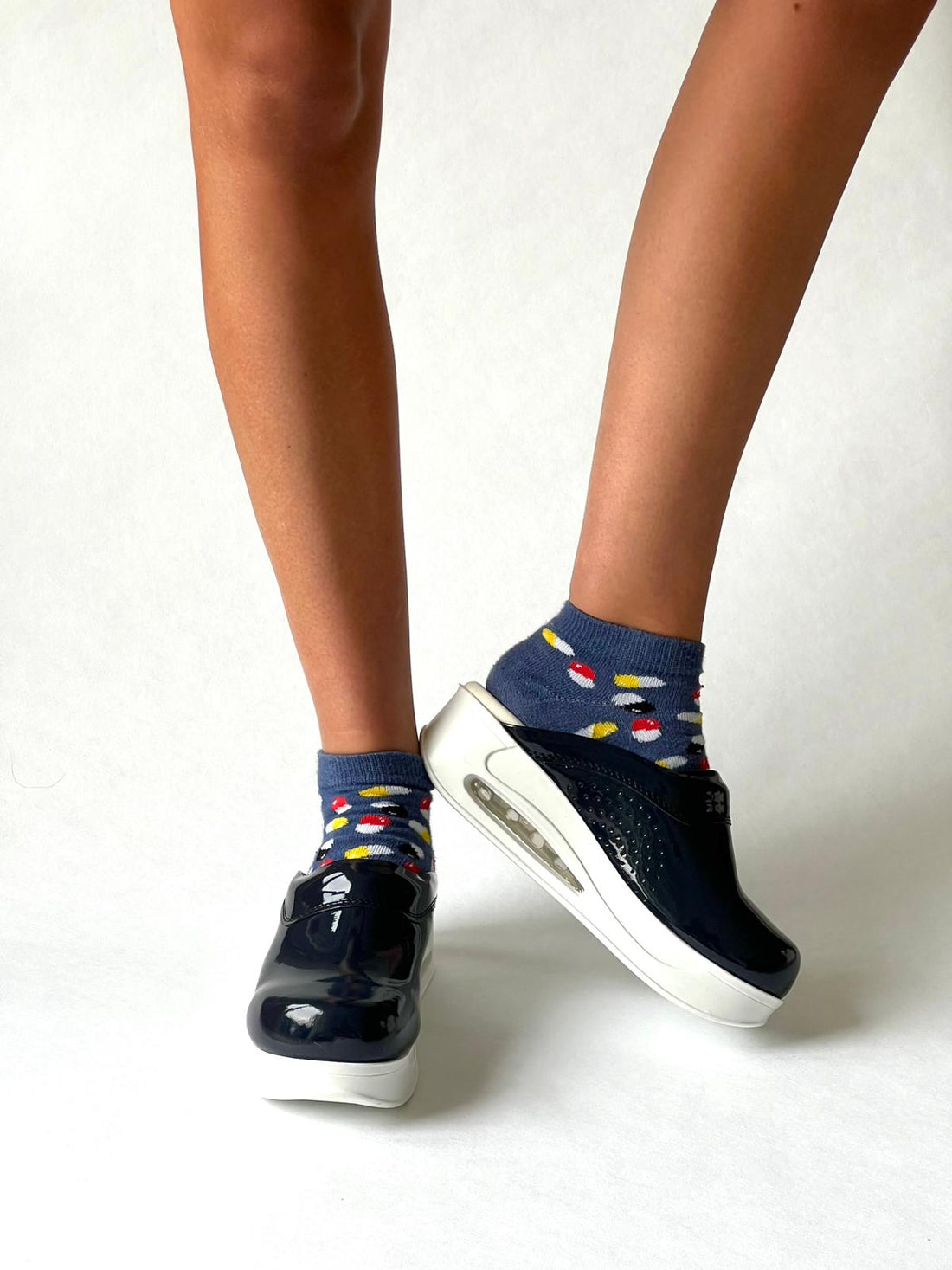Airmeds solid dark blue lacquer clogs